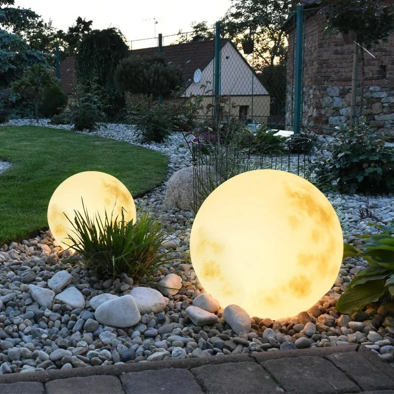LED-Mond-Kugellampe für Außenbereiche mit USB-Ladefunktion