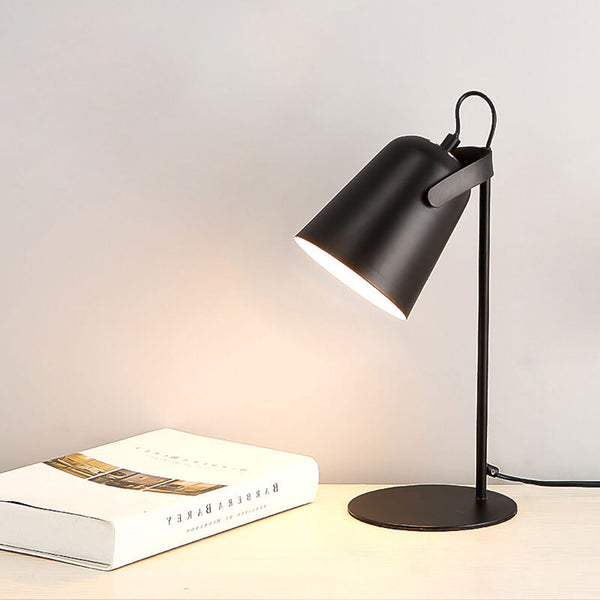 Skandinavische Nachttischlampe aus Eisen mit E27 Fassung