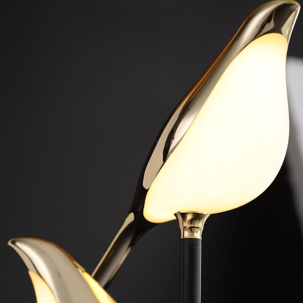 Goldene Vogel-Tischleuchte mit integrierter LED-Beleuchtung
