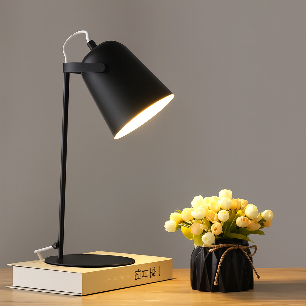 Skandinavische Schreibtischlampe mit Verstellbarem Arm