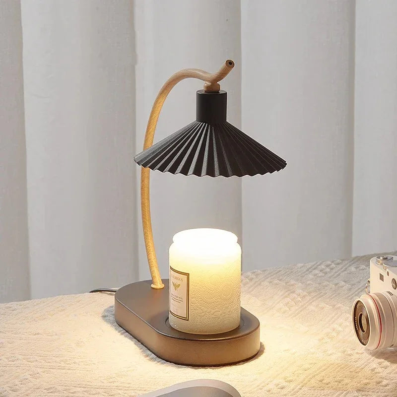 Minimalistische Kerzenwärmer-Lampe aus Holz mit Lampenschirm