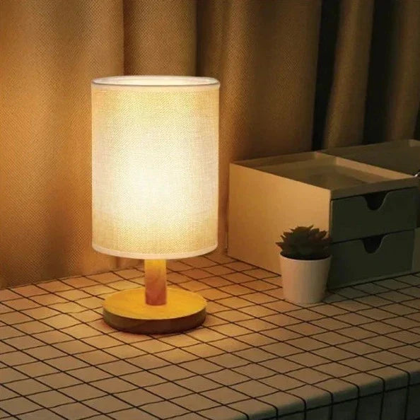 Dimmbare LED-Tischleuchte aus Holz und Leinen