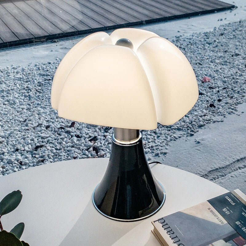 Moderne LED-Tischlampe in Blumenform mit Touch-Dimmfunktion