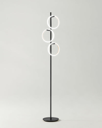 Dimmbare LED-Stehleuchte mit drei Lichtringen