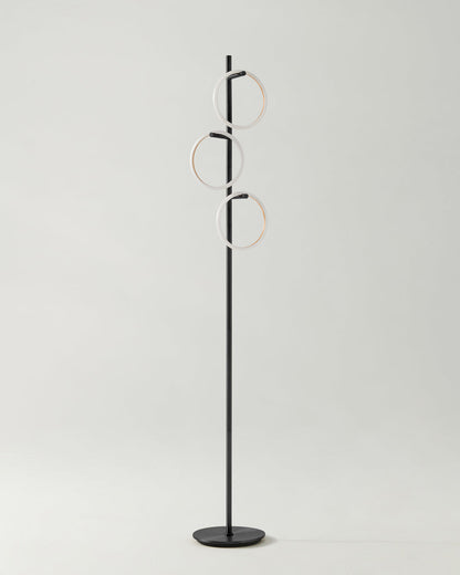 Dimmbare LED-Stehleuchte mit drei Lichtringen