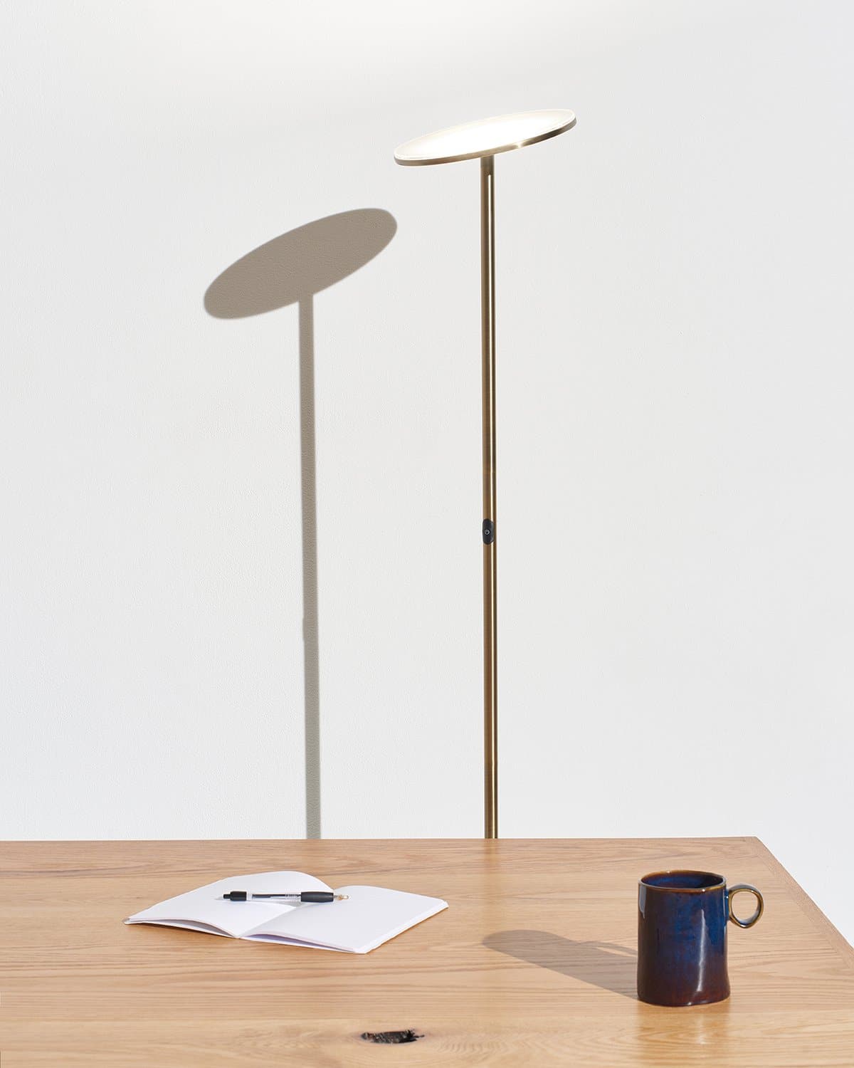 Moderne Dimmbare LED-Stehlampe mit Verstellbarem Kopf