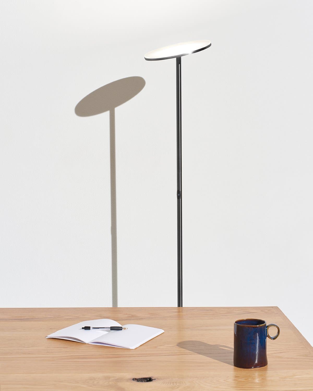 Moderne Dimmbare LED-Stehlampe mit Verstellbarem Kopf