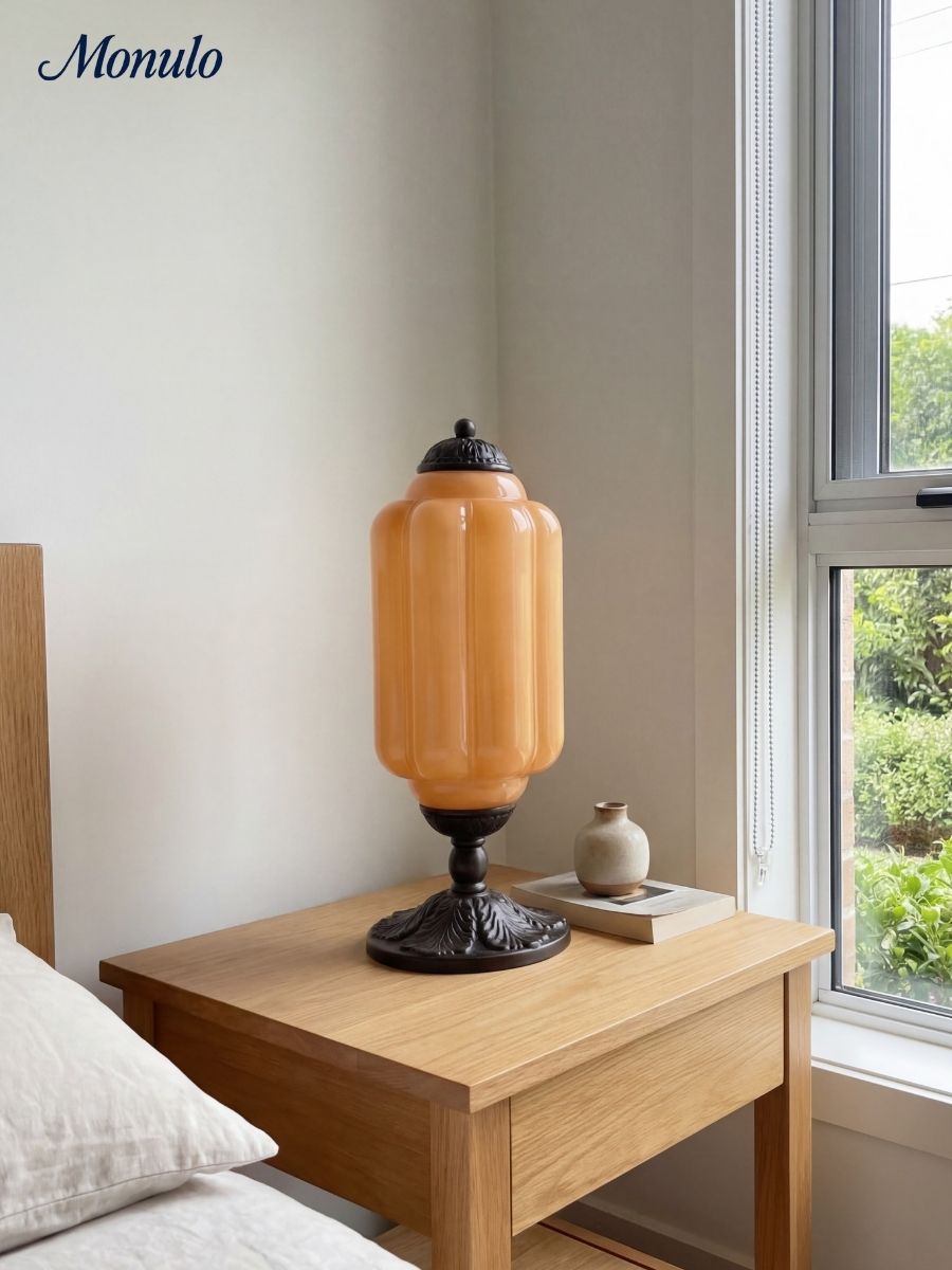 Vintage-Tischleuchte aus Glas mit Metallsockel