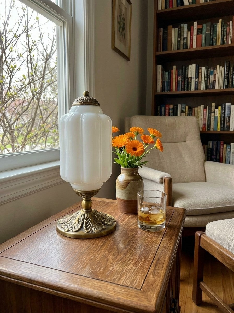 Vintage-Tischleuchte aus Glas mit Metallsockel