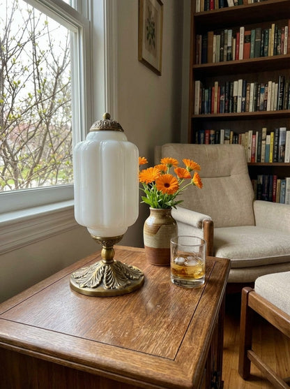 Vintage-Tischleuchte aus Glas mit Metallsockel