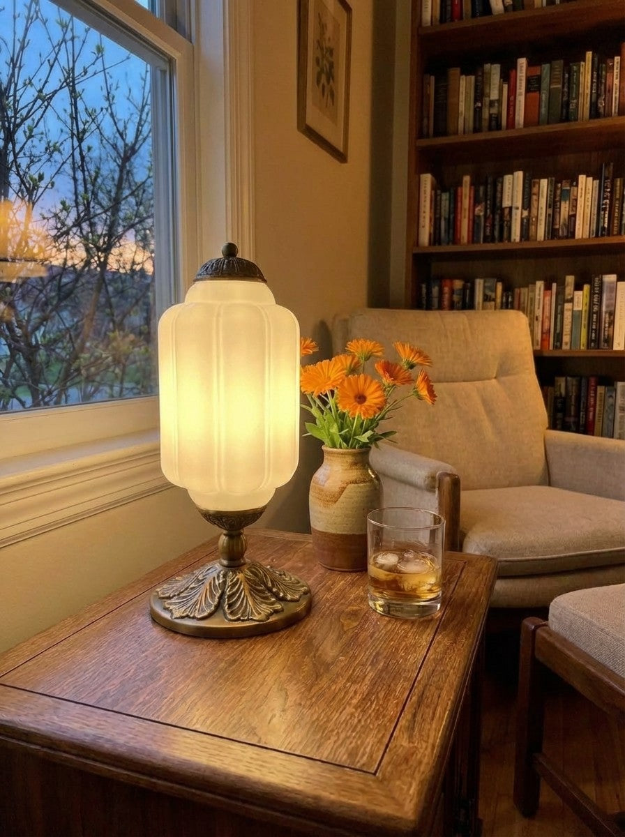 Vintage-Tischleuchte aus Glas mit Metallsockel