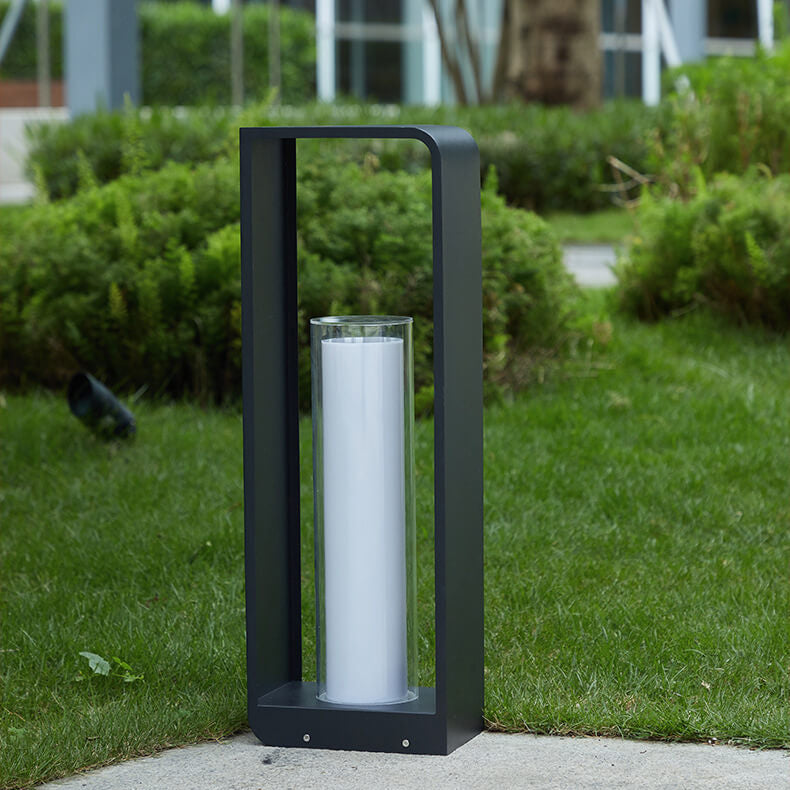 Moderne LED-Gartenlampe mit warmem Licht