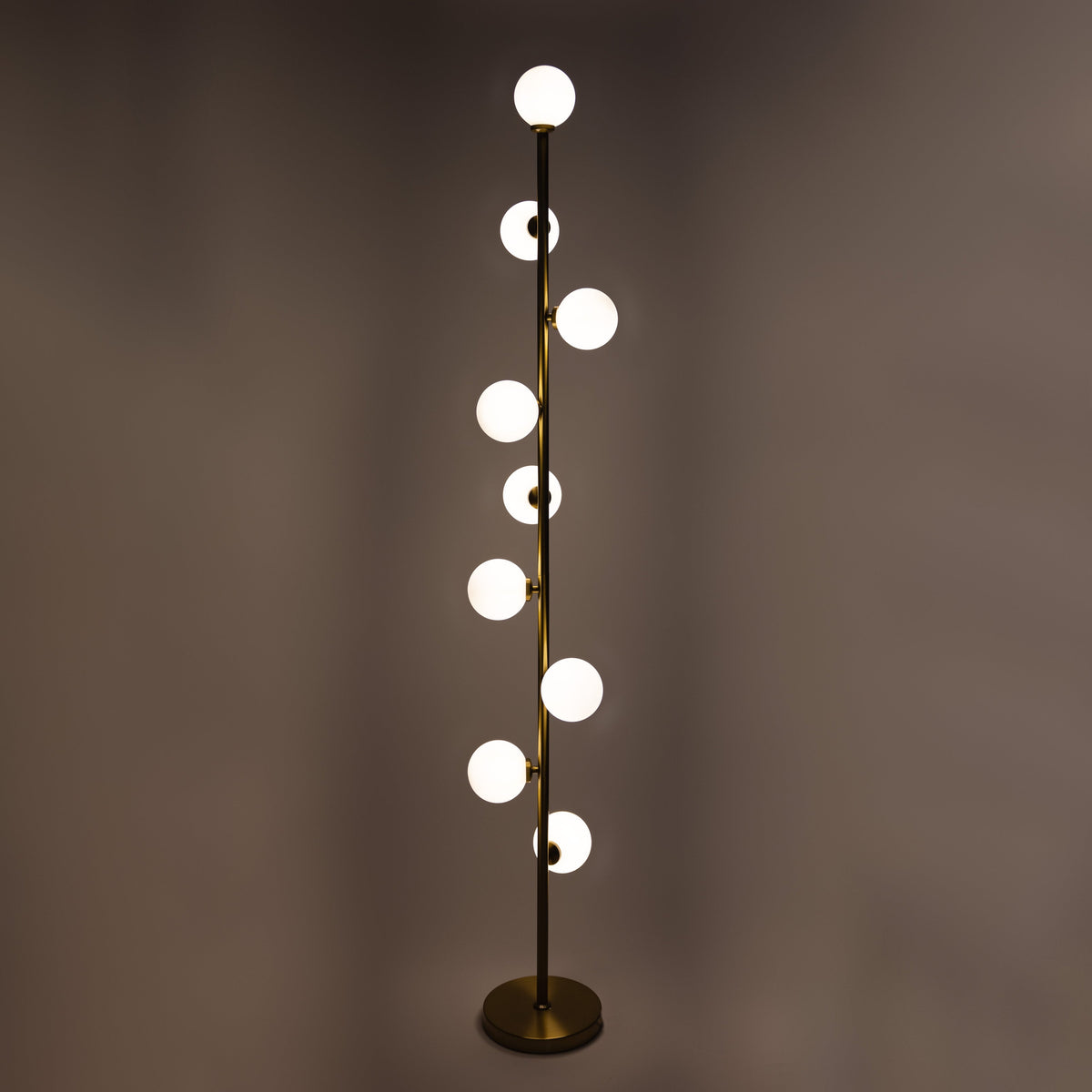 Minimalistische Stehlampe mit Glaskugeln und Warmlicht