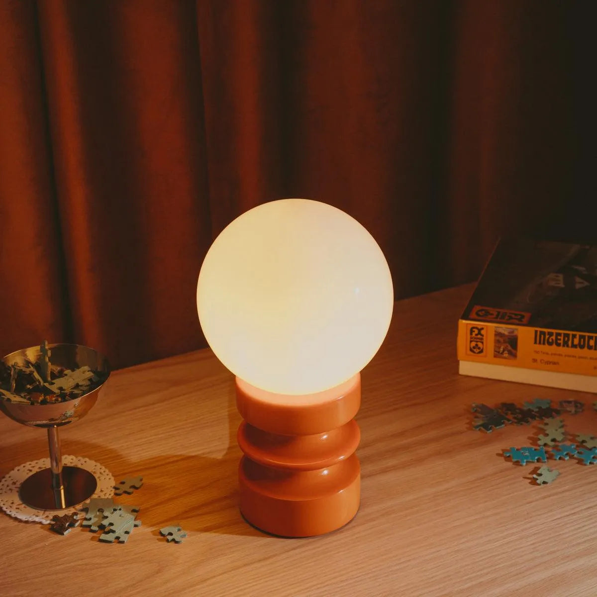Vintage-Tischlampe aus Massivholz mit Mattglaskugel 28 cm | LSLBOAU