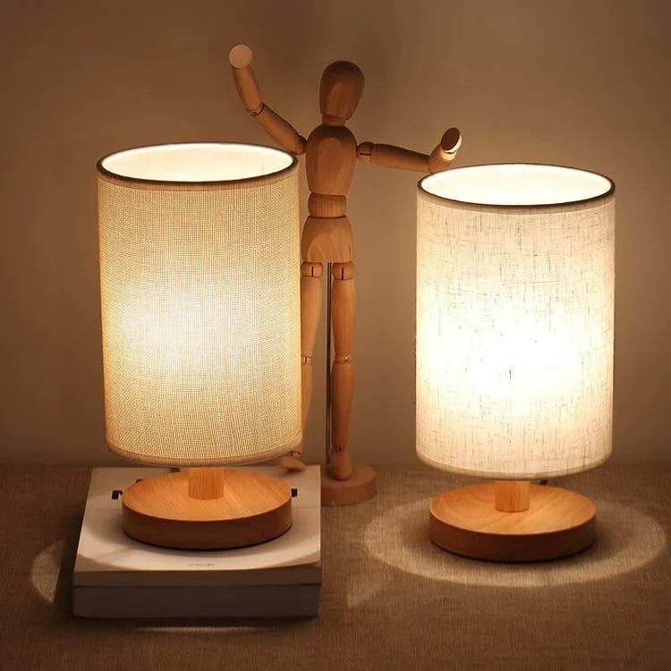 Dimmbare LED-Tischleuchte aus Holz und Leinen