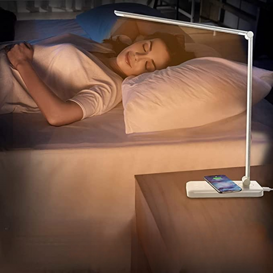 Dimmbare LED-Schreibtischlampe mit USB-Ladeanschluss