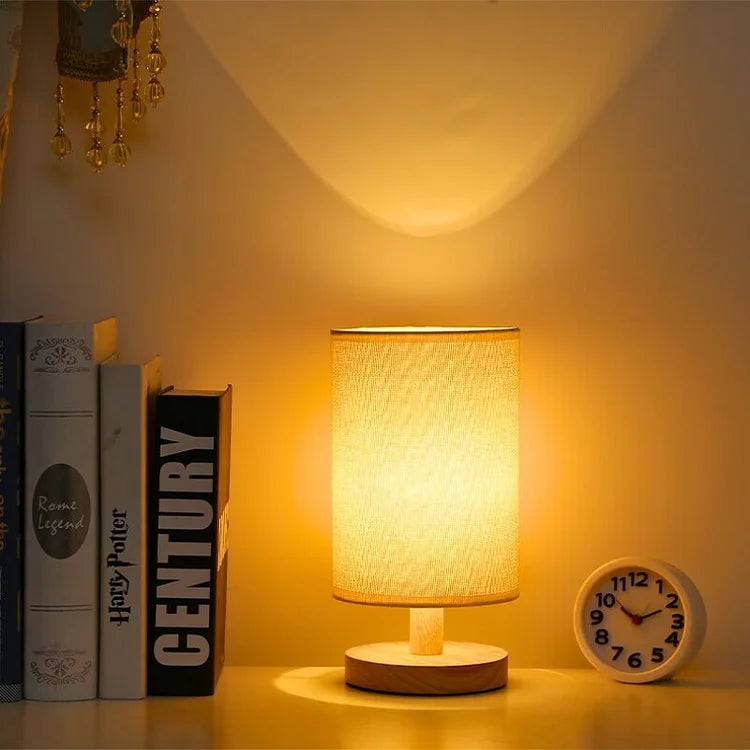 Dimmbare LED-Tischleuchte aus Holz und Leinen