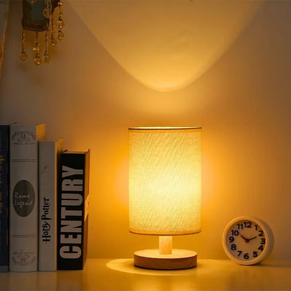 Dimmbare LED-Tischleuchte aus Holz und Leinen
