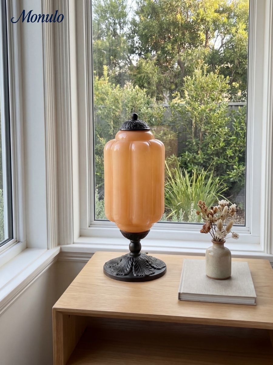 Vintage-Tischleuchte aus Glas mit Metallsockel