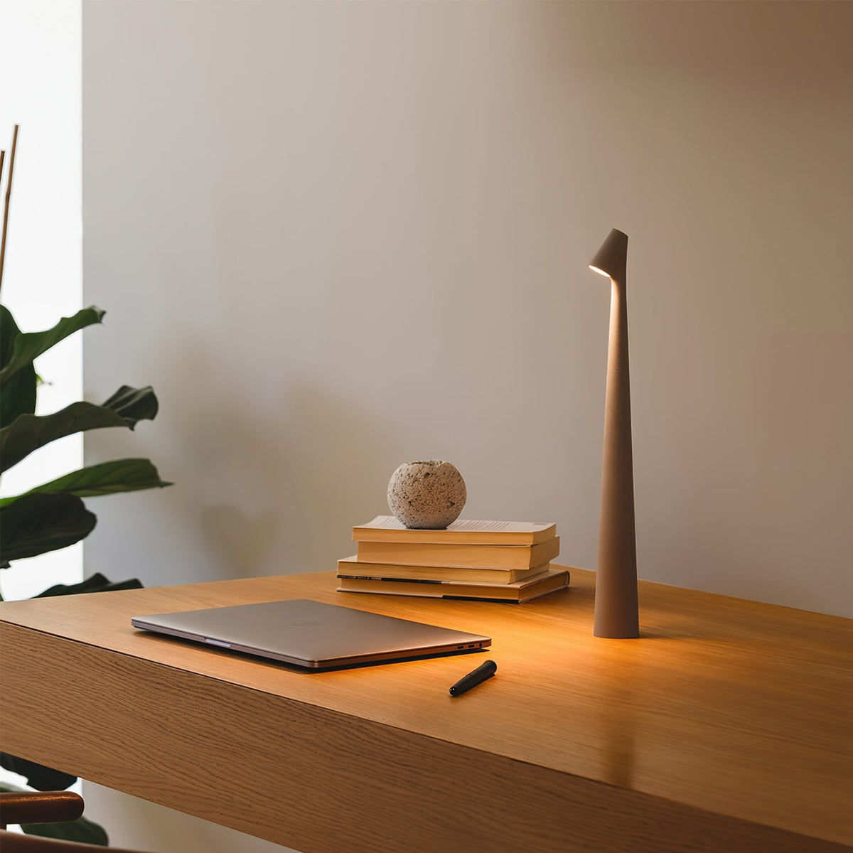 Wiederaufladbare Tischlampe Aluminium Dimmbar LED Touch Kegelförmiger Lampenschirm Modern 45 cm