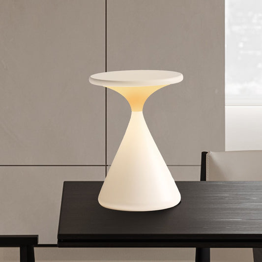 Dimmbare LED-Tischleuchte mit Akku in Sanduhrform