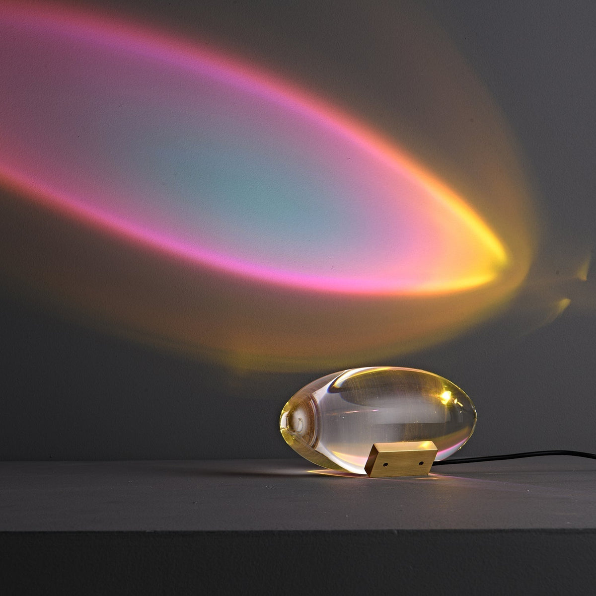 Kristallglas-Tischleuchte mit LED-Projektionseffekt und Chrom-Finish