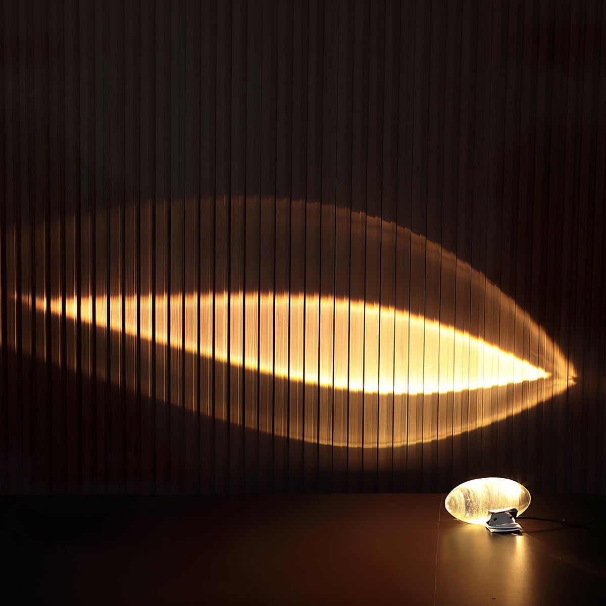 Kristallglas-Tischleuchte mit LED-Projektionseffekt und Chrom-Finish