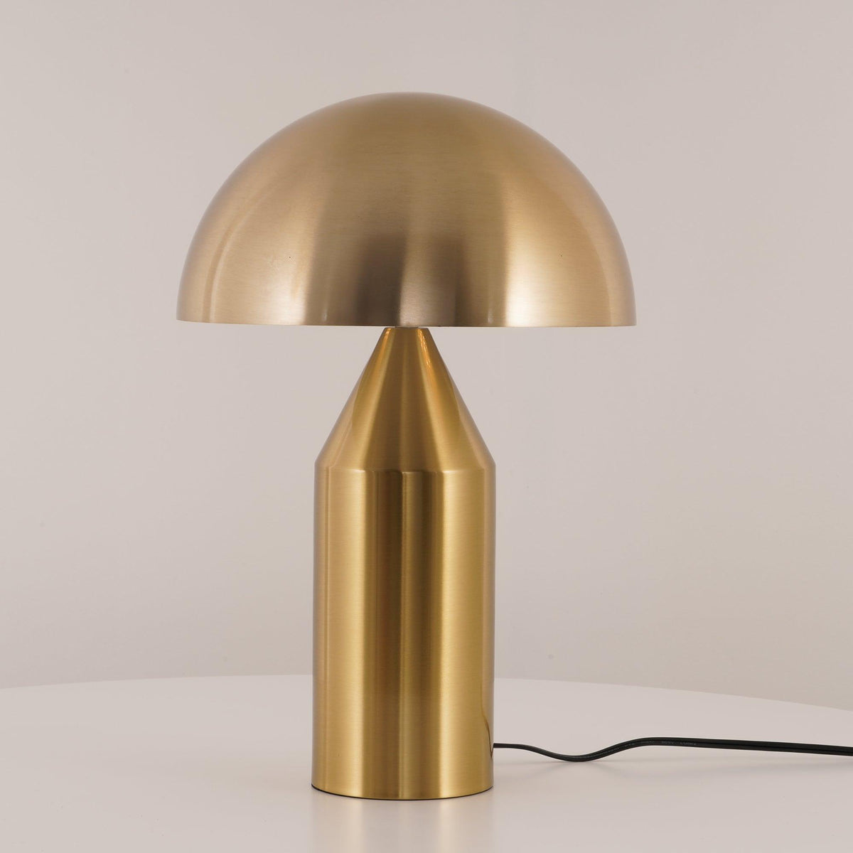 Geometrische Tischleuchte aus Metall mit Schnurschalter