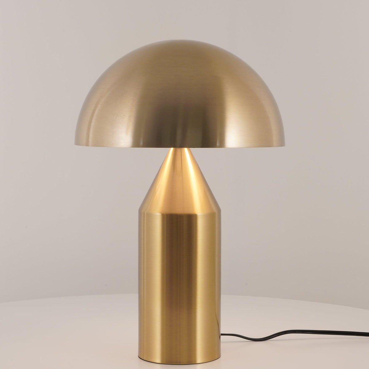 Geometrische Tischleuchte aus Metall mit Schnurschalter