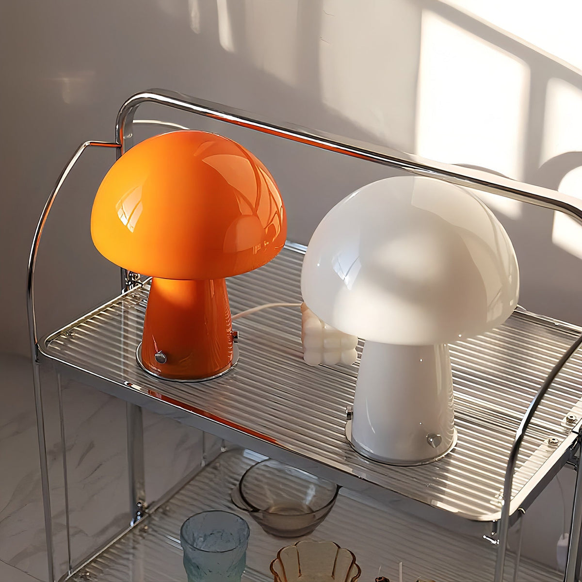 Bauhaus-Pilz-Tischleuchte aus Glas und Metall mit Dimmfunktion