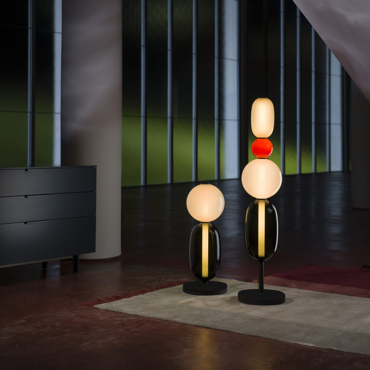 Moderne Stehlampe mit Mundgeblasenem Glasschirm