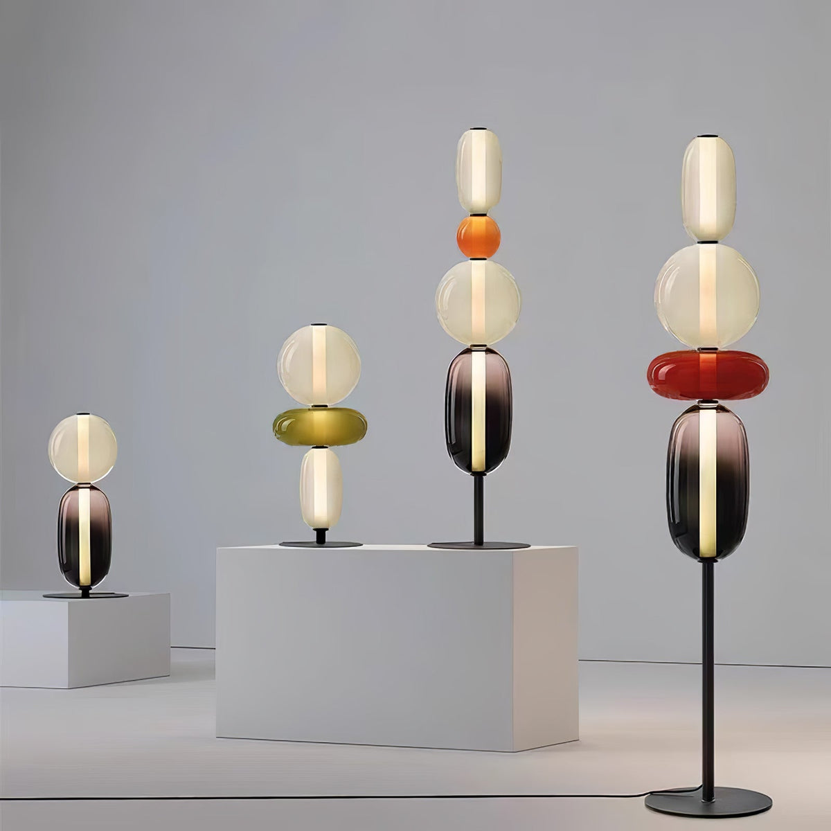 Moderne Glas-Stehleuchte mit Integrierter LED