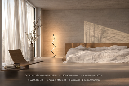 Dimmbare LED-Stehlampe mit modernem Spiraldesign