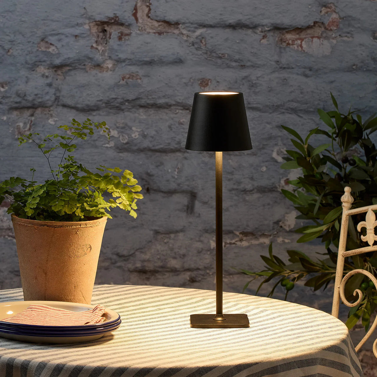 Kabellose LED-Tischleuchte mit Touch-Dimmfunktion