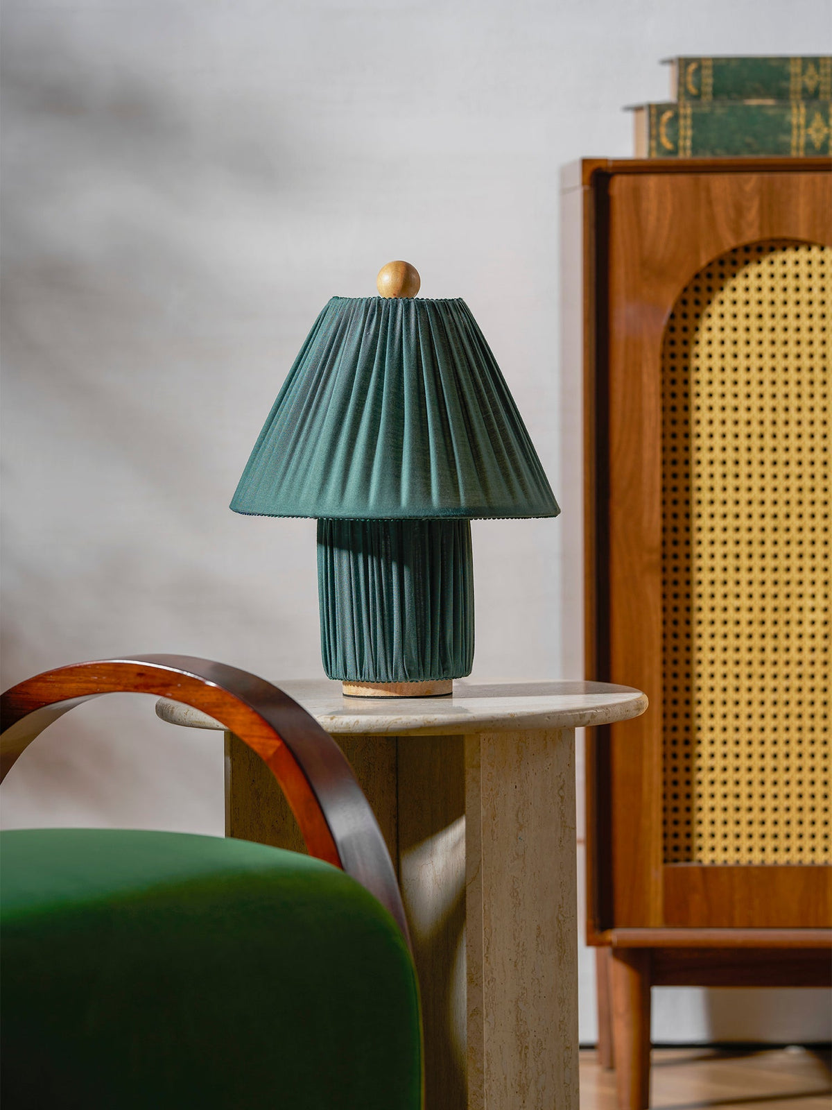 Retro-Tischleuchte mit Geplisseltem Stoffschirm