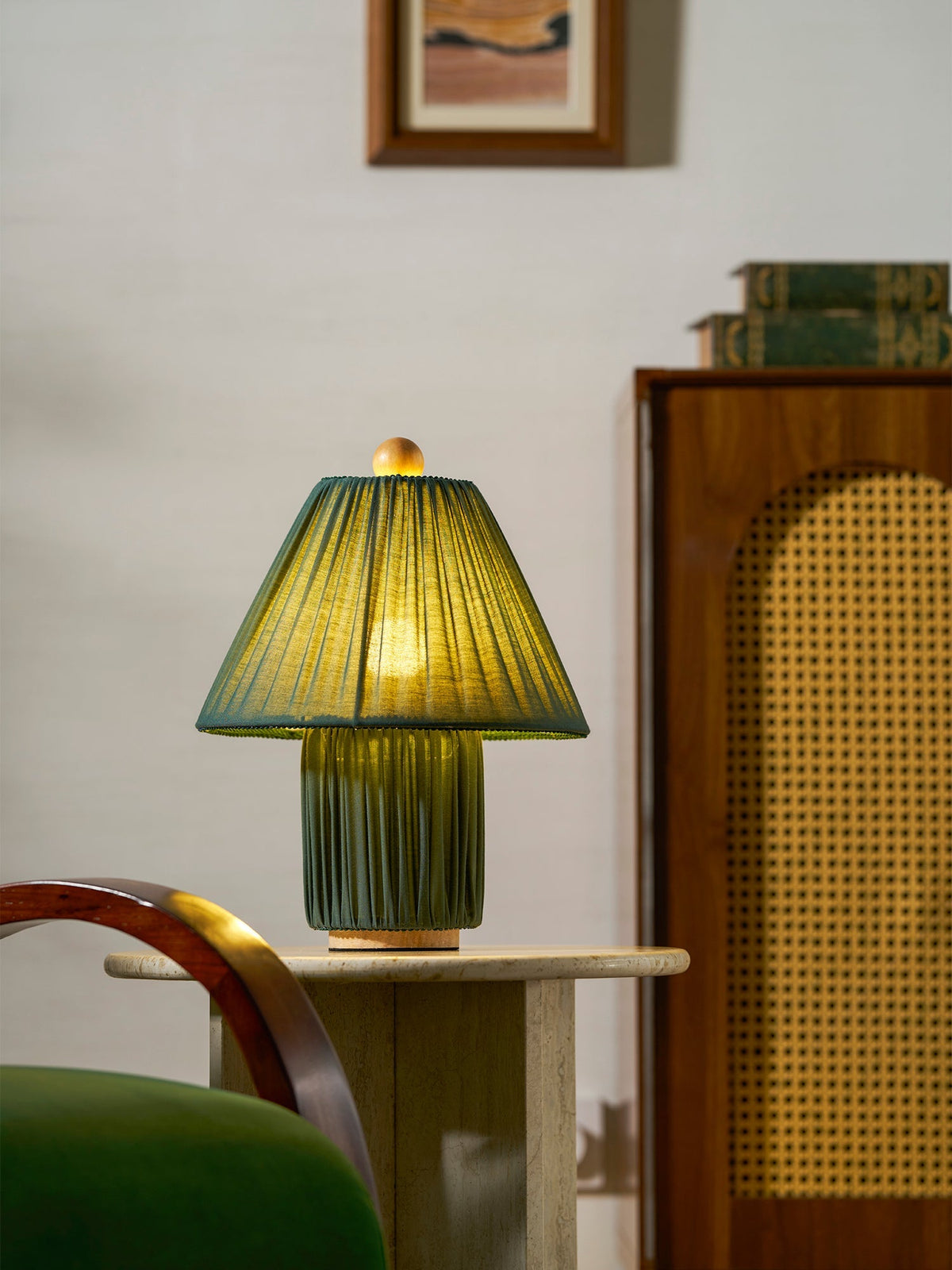 Retro-Tischleuchte mit Geplisseltem Stoffschirm