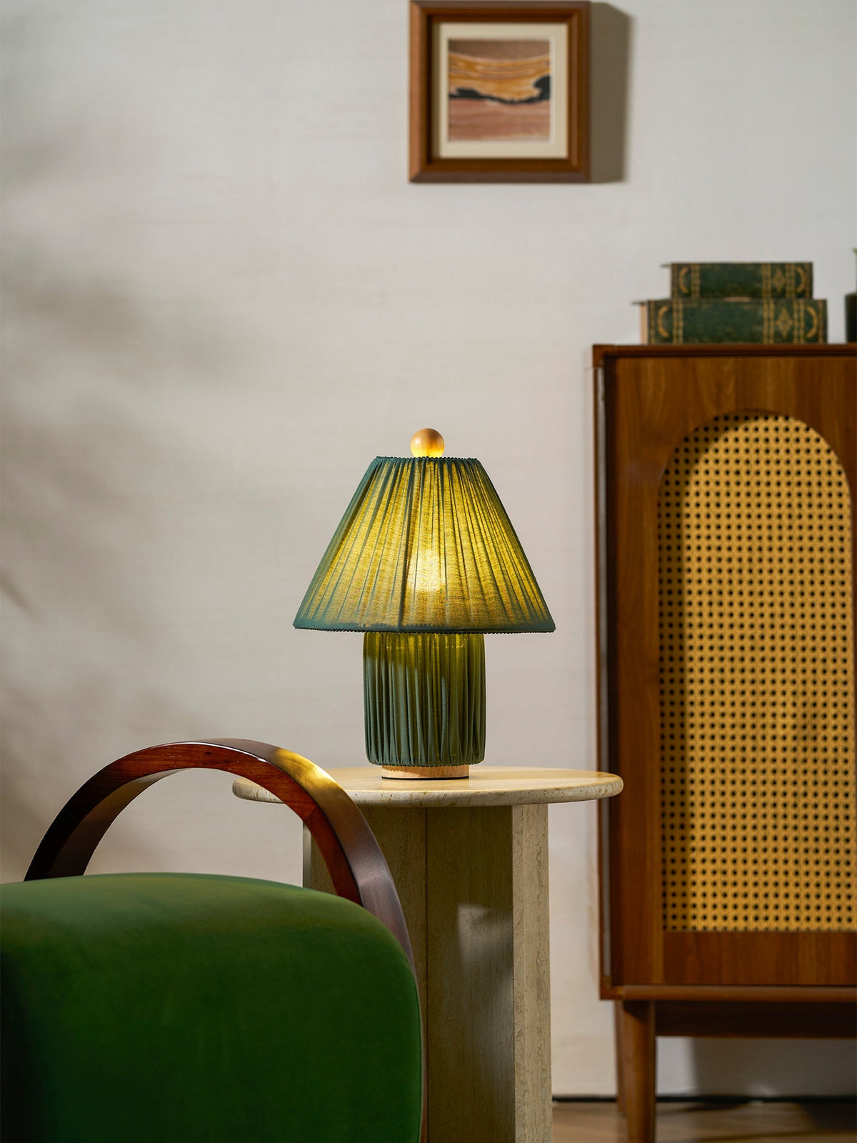 Retro-Tischleuchte mit Geplisseltem Stoffschirm