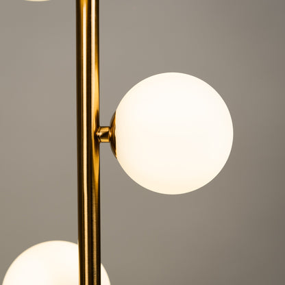 Minimalistische Stehlampe mit Glaskugeln und Warmlicht