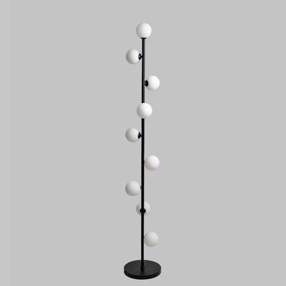 Minimalistische Stehlampe mit Glaskugeln und Warmlicht
