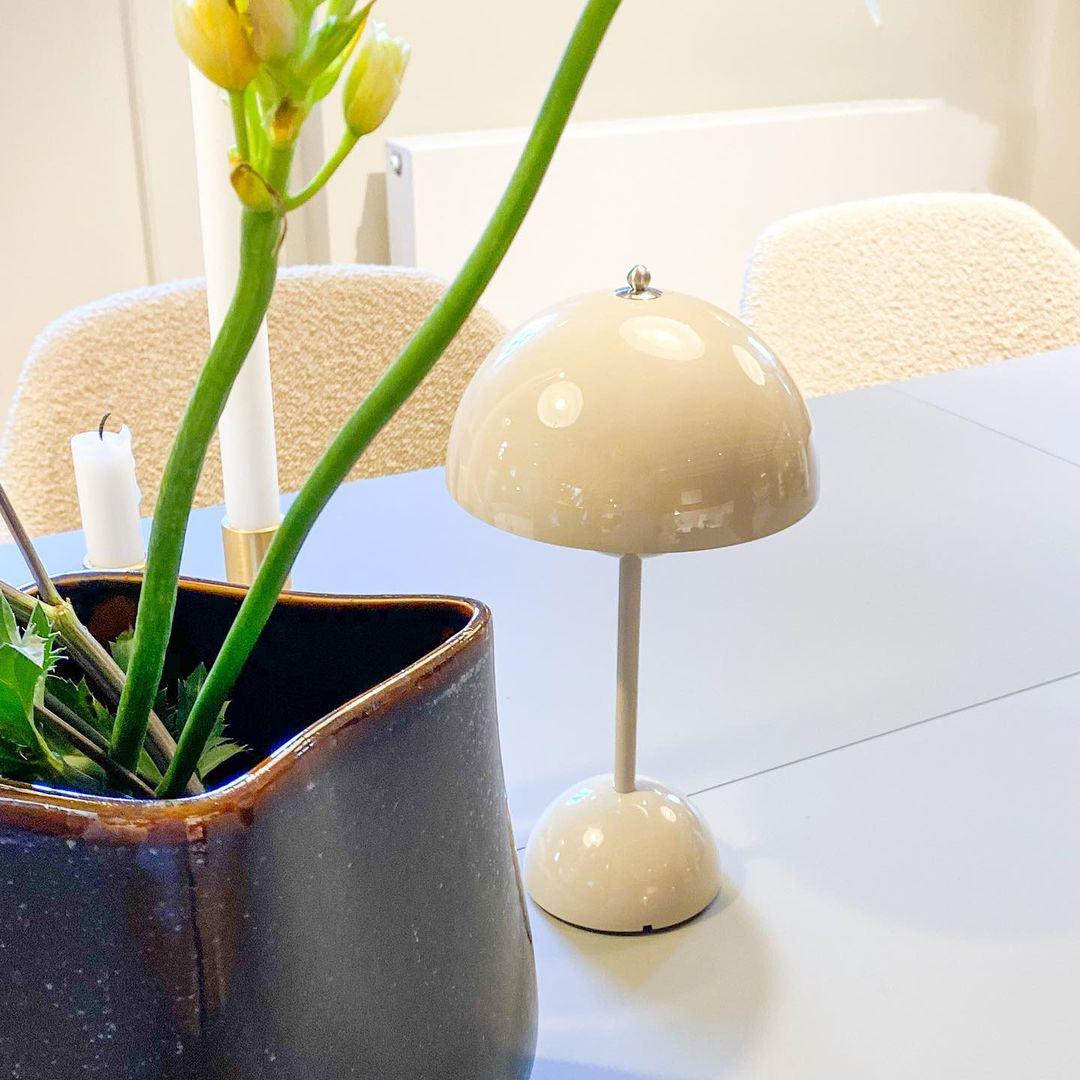 Dimmbare LED-Tischleuchte mit Akku und Touch-Steuerung