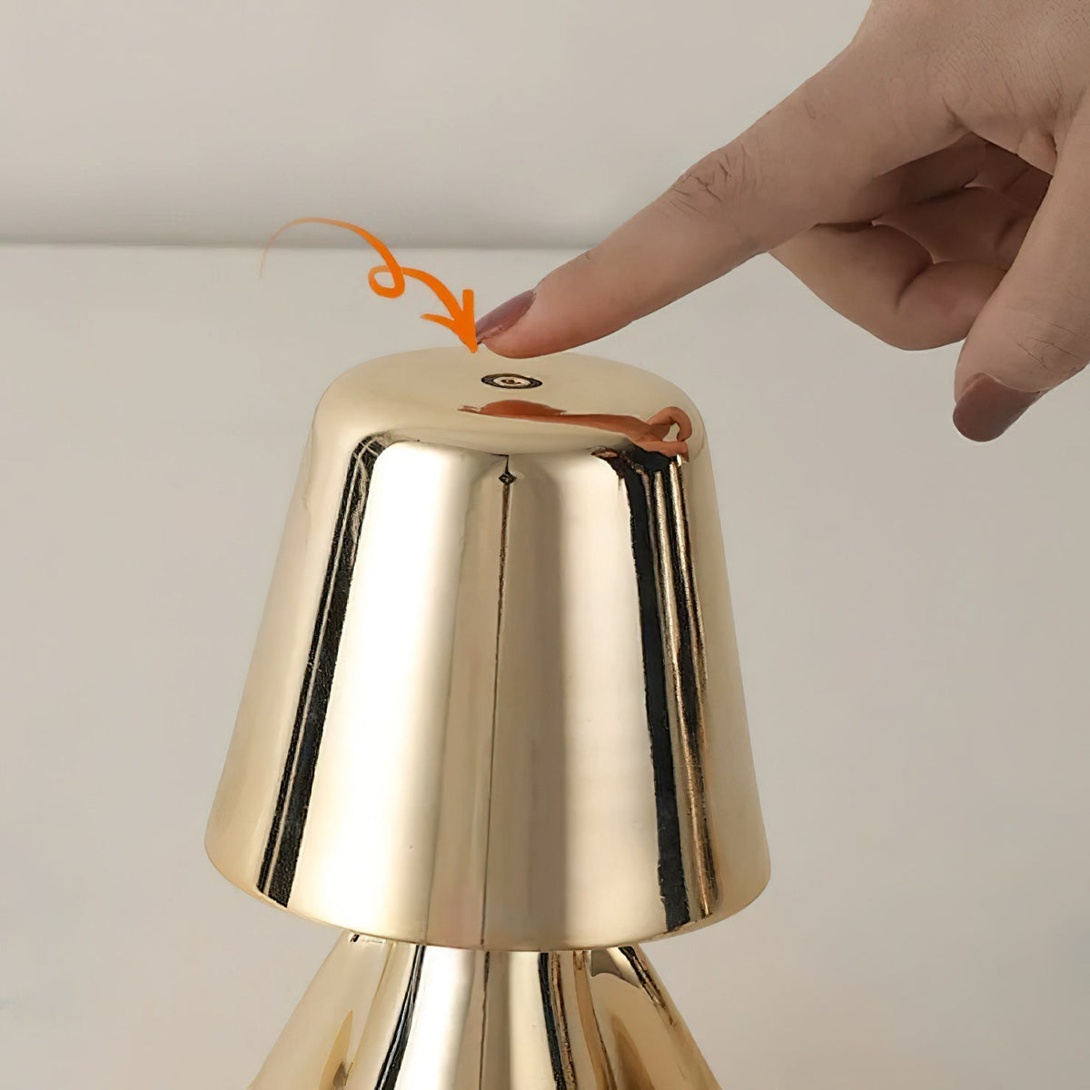 Moderne LED-Tischleuchte mit Skulptur und Akku | SKU_1783981544016_353