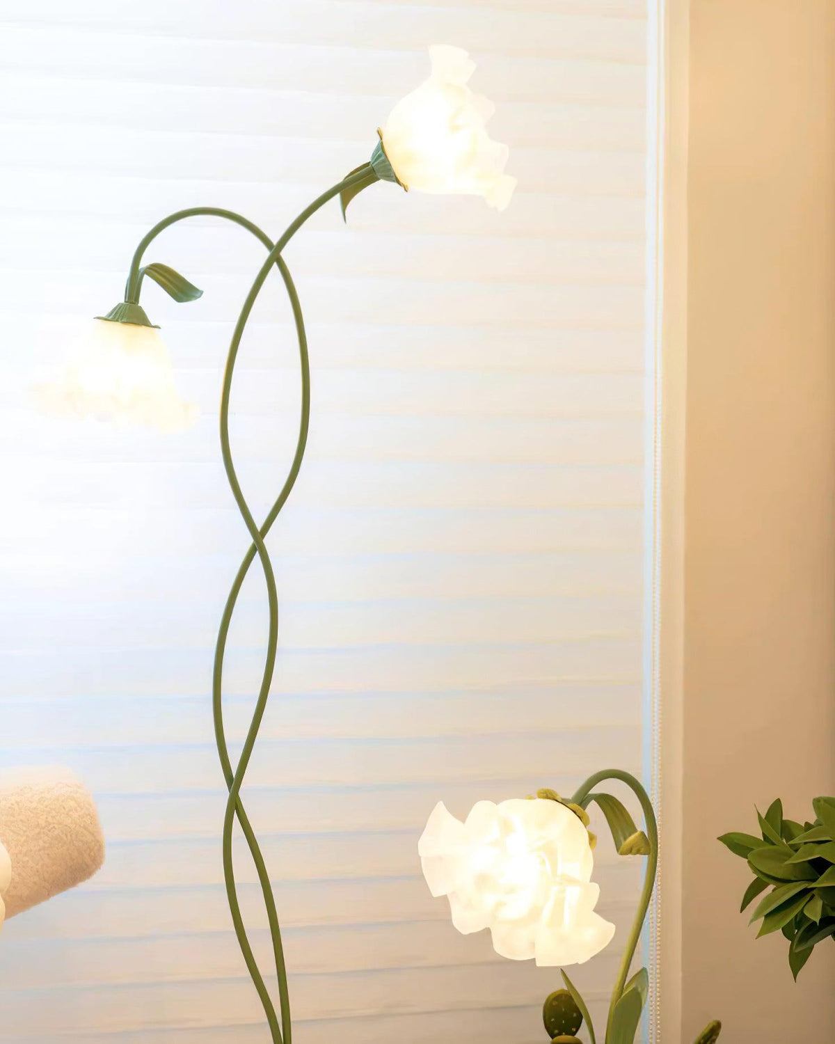 Design-Stehleuchte in Blumenform aus Metall 170 cm