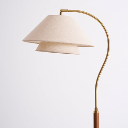 Elegante Stehlampe mit Geschichteten Stoffschirmen