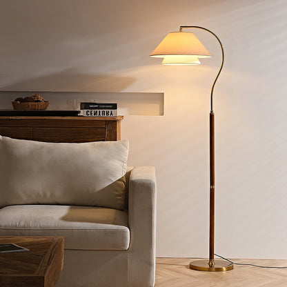 Elegante Stehleuchte mit doppeltem Stoffschirm und Holzdetails
