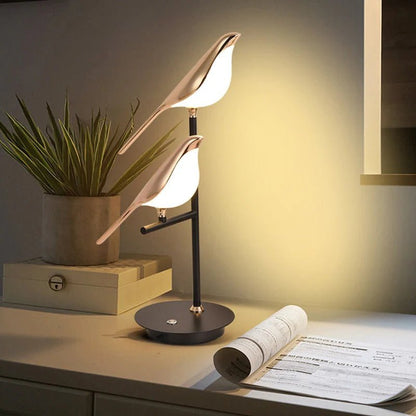 Goldene Vogel-Tischleuchte mit integrierter LED-Beleuchtung