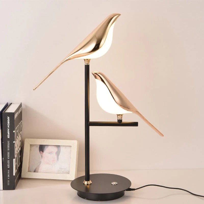 Goldene Vogel-Tischleuchte mit integrierter LED-Beleuchtung