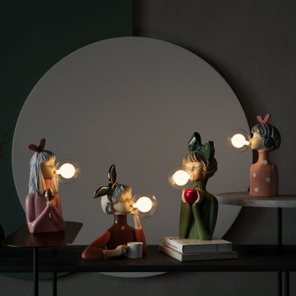 Moderne Deko-Tischleuchte aus Kunstharz und Glas