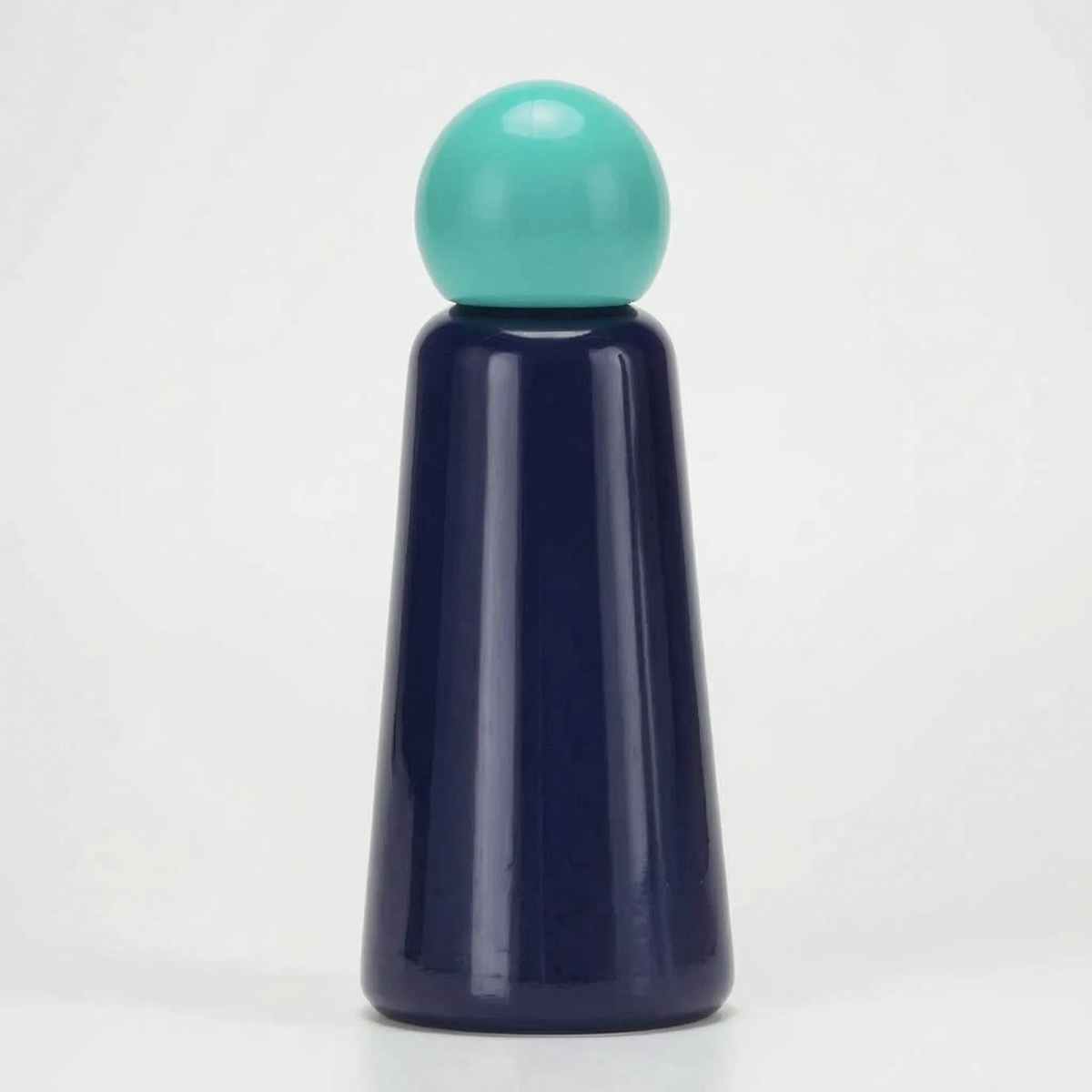 Isolierte Trinkflasche mit Kugelverschluss