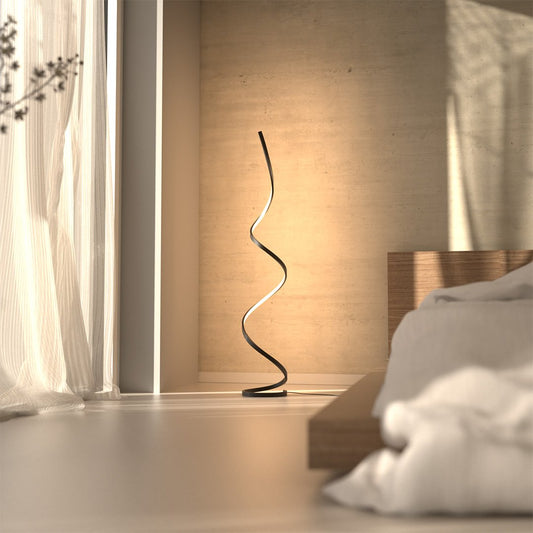 Dimmbare LED-Stehlampe mit modernem Spiraldesign