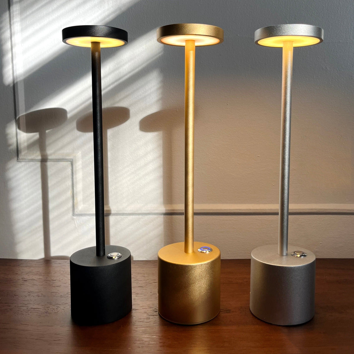 Dimmbare LED-Tischleuchte mit Akku und IP54-Schutz